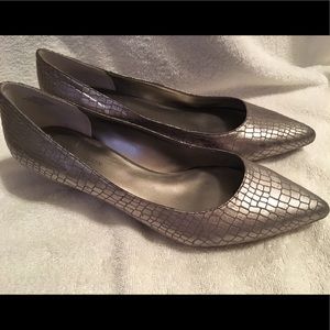 Anne Klein Silver Metallic Kitten Heel Size 10